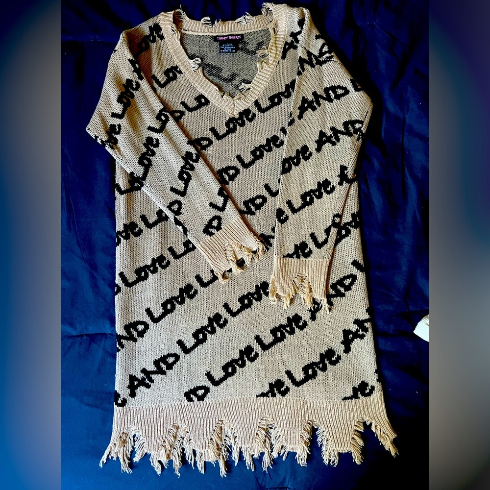 Trendy Threads Size L Tan & Black Fringed long sleeve